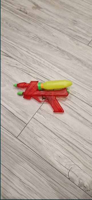 Sprzedam pistolet na wodę