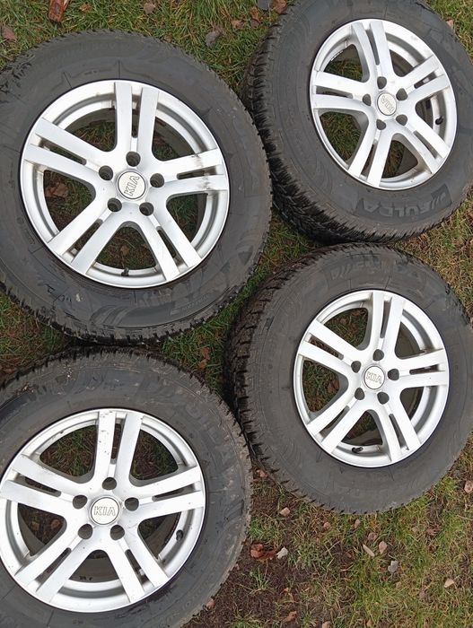 Opony zimowe 215x70x16