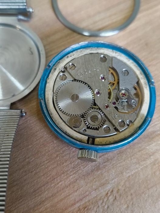 Наручниий годинник ракета. Наручные часы ракета школьные, ссср