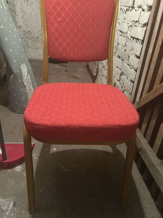 Krzesla  materialowe czerwone 1 szt