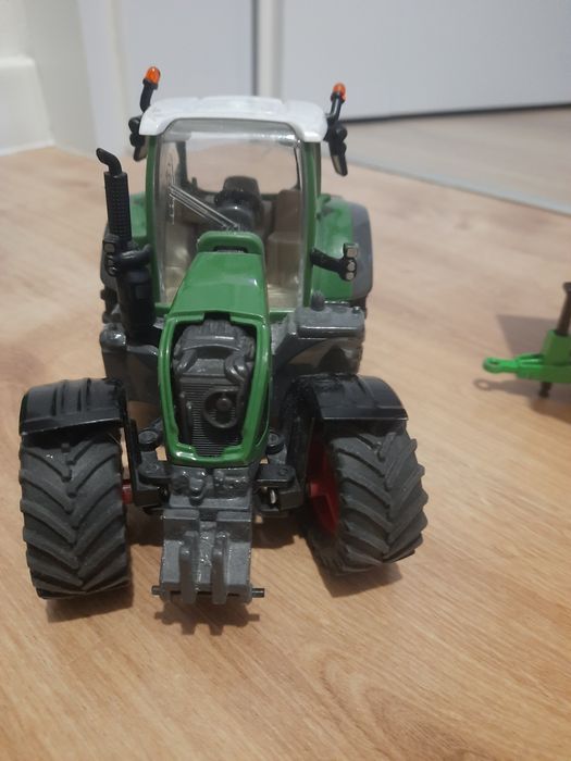Traktor Fendt 724 Vario+przyczepa Joskin trans space 8000/27