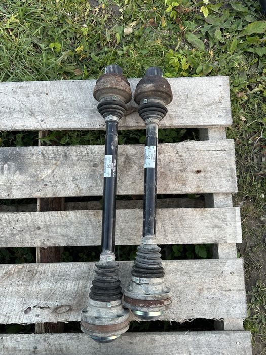 Задня піввісь audi q5,2012-2017рік,8r0501203d,8r0501204d