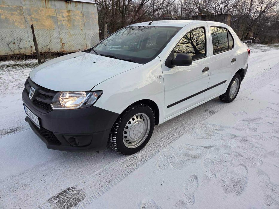 В ідеальному стані Dacia Logan 2015. Не битий, не фарбований