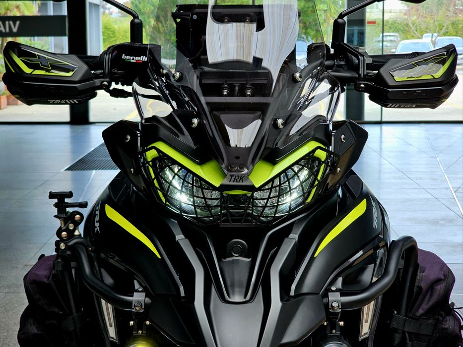 Benelli TRK 702 X Full Extras 
Ano 2025 
6.800 km 
Garantia 2028