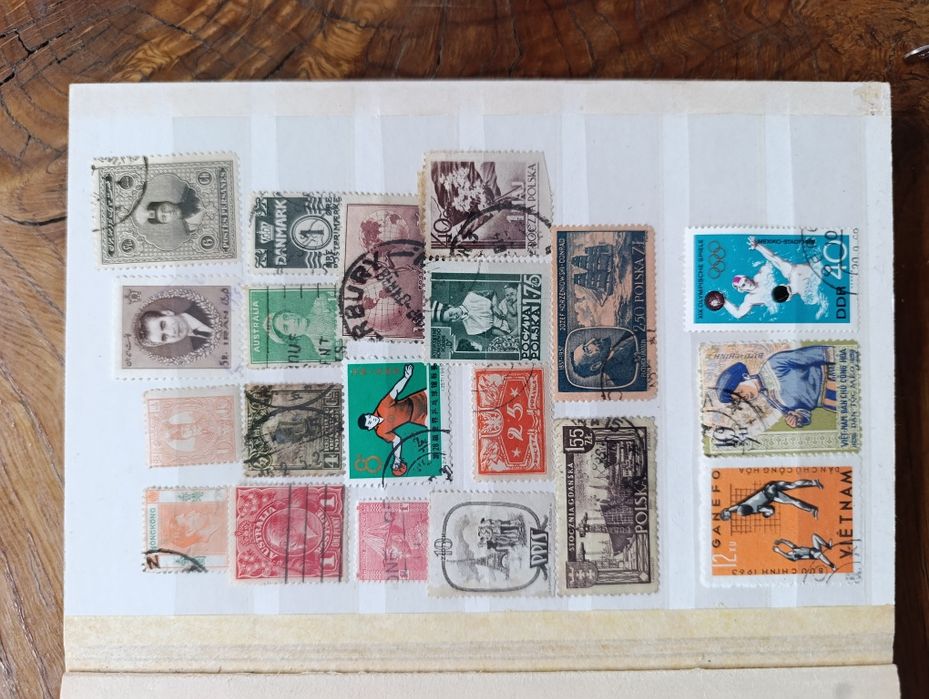 11 klaserów ze znaczkami cały świat