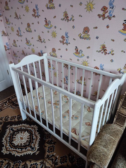 Дитяче ліжечко  з матрасом