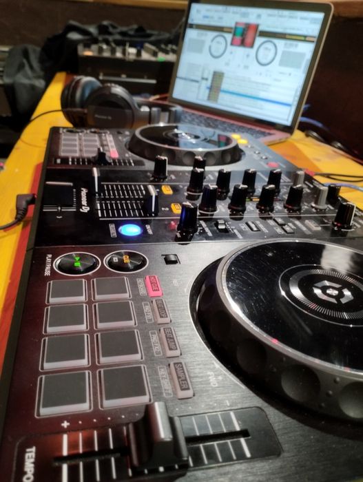 Controlador de DJ Pioneer DDJ 400