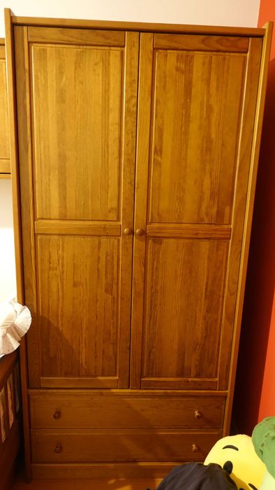 Estúdio + Cómoda em madeira maciça