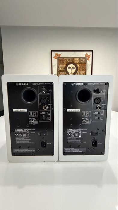 Monitores YAMAHA HS5