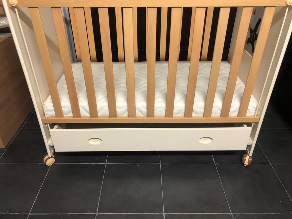 Berço cómoda guarda-roupa