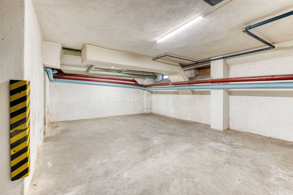 Garagem Box no centro de Belas 41m²