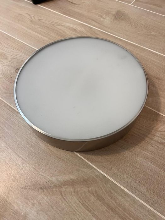 Candeeiro de Teto LED Niquelado IKEA - Elegância Moderna