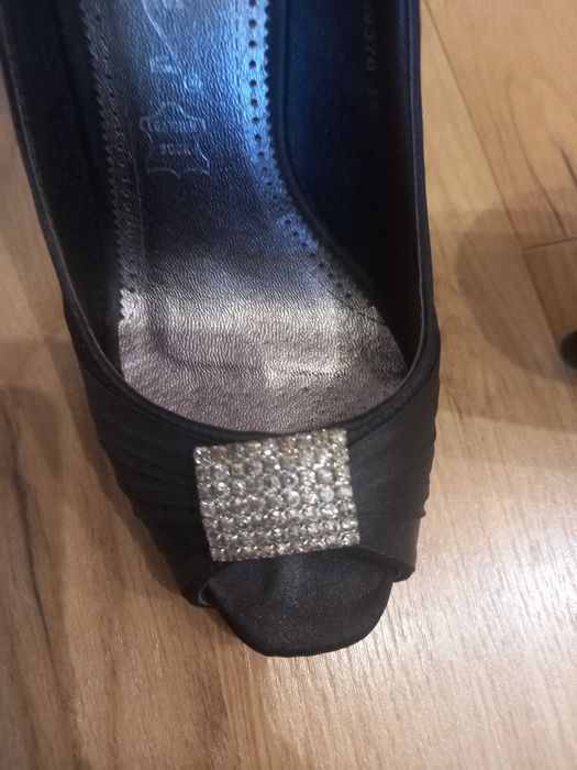 Buty z odkrytymi palcami rozm. 35