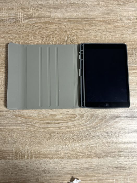 Etui na tablet iPad 10.2 cala