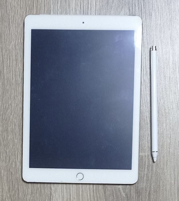 Apple iPad Air 2 (128 GB) + в подарок pencil