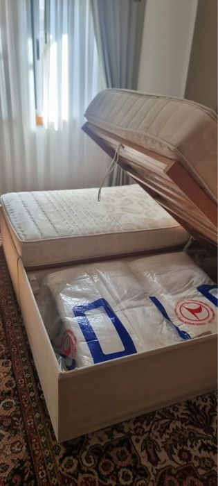 Cama Casal XXL King Size (1,90x2m) + 2 Colchões Ortopédicos (Arrumação) – Como Nova!