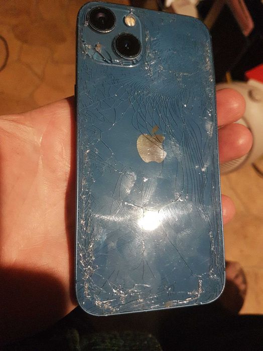 Продам iPhone 13