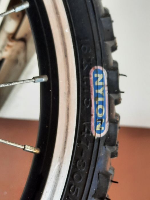Bicicleta cor de rosa -- roda 16