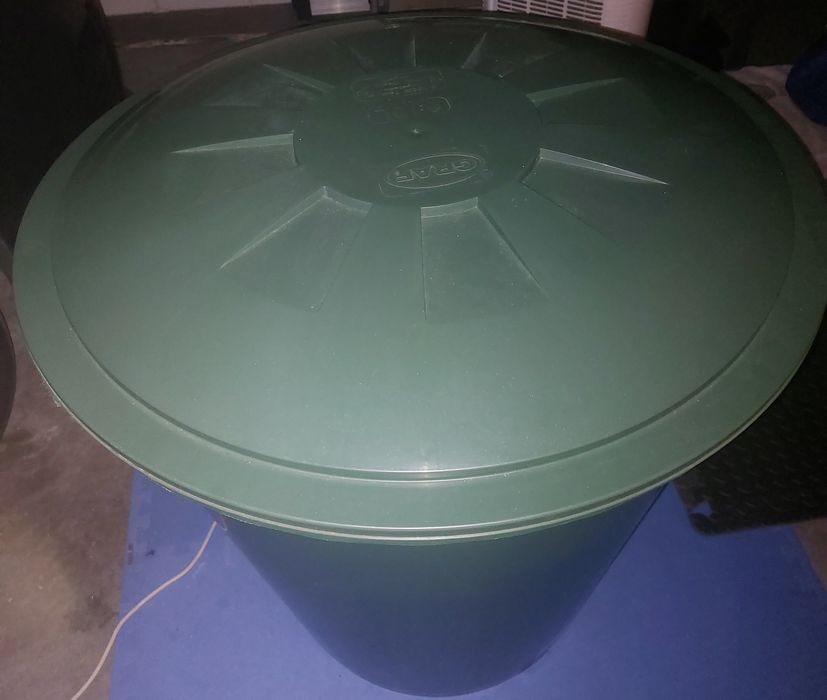 Depósito Água com tampa 210 L sem uso marca alemã Graf