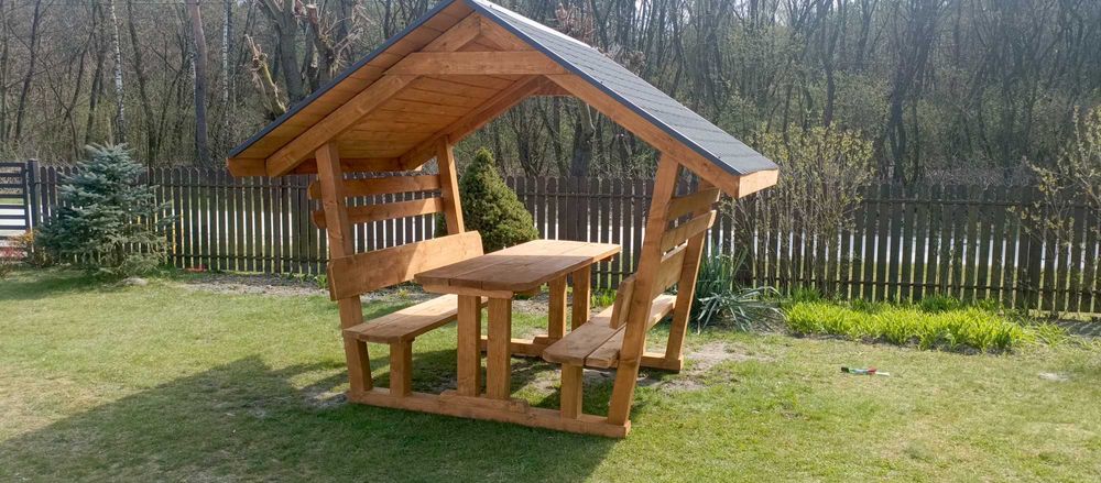 altanka . ławka , domek