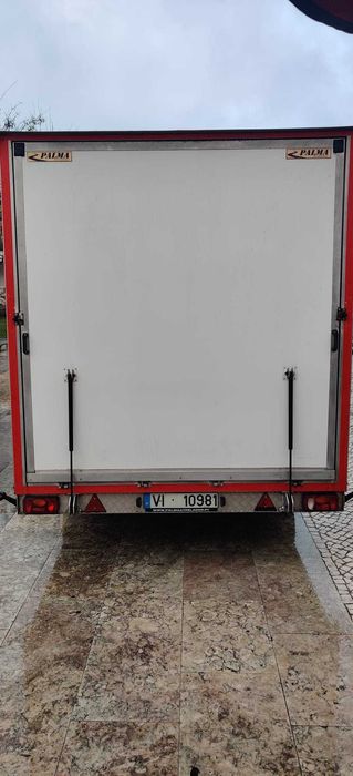 reboque de carga caixa fechada