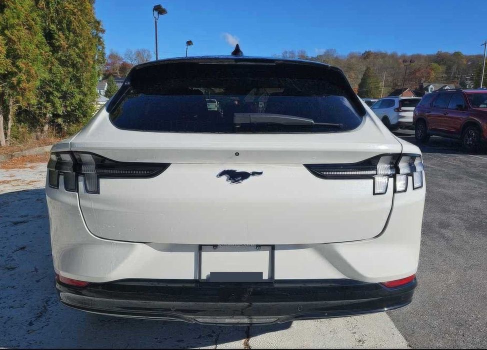 Ford Mustang Mach-E Premium      2023