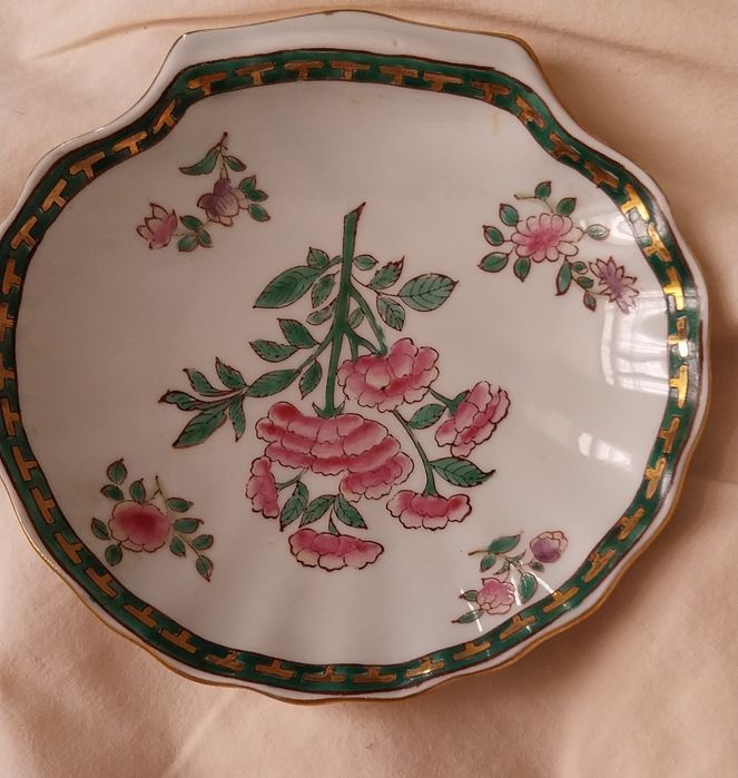 Cinzeiro em concha de porcelana pintada à mão
