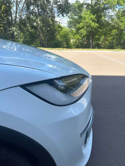 Tesla Model X Plaid