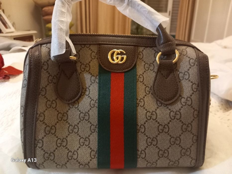 Mala GUCCI  nunca usada tamanho pequeno
