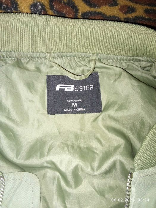 Ветровка женская