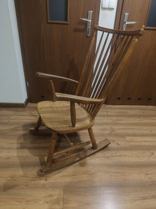 Fotel bujany drewniany