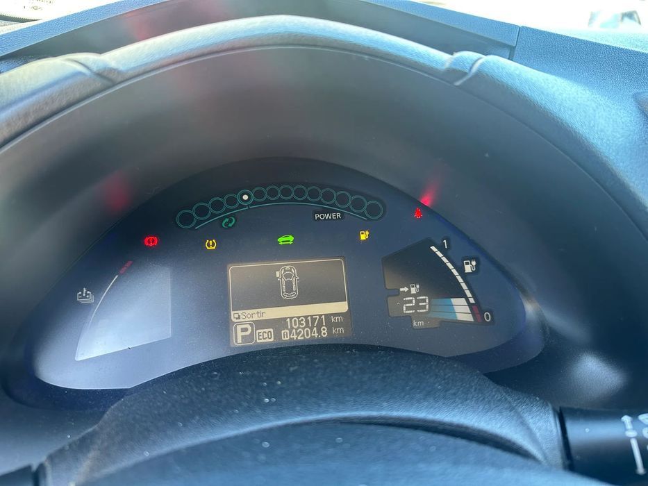NISSAN LEAF DE 2017 (CENTRO DE ABATE)