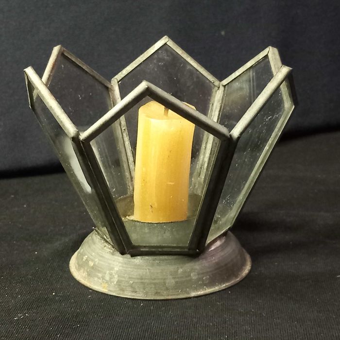 Castiçal em chapa e vidro