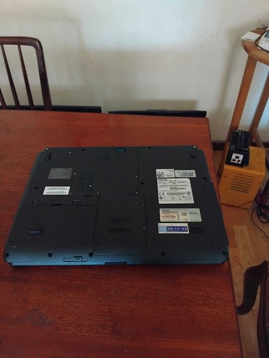 Computador portatil bararato com carregador original  com bateria em bom estado