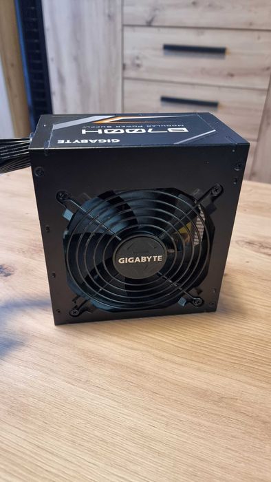 Zasilacz Gigabyte B700H 700W