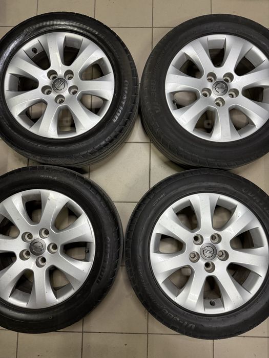 В продажі диски 5*120 R17 7J 67.1 на шинах 235/55/17
