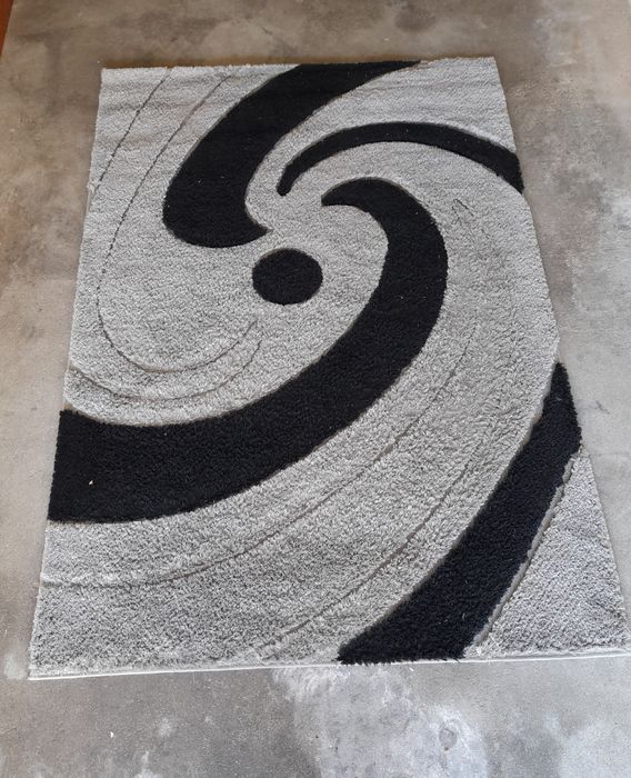 Carpete cinza e preto