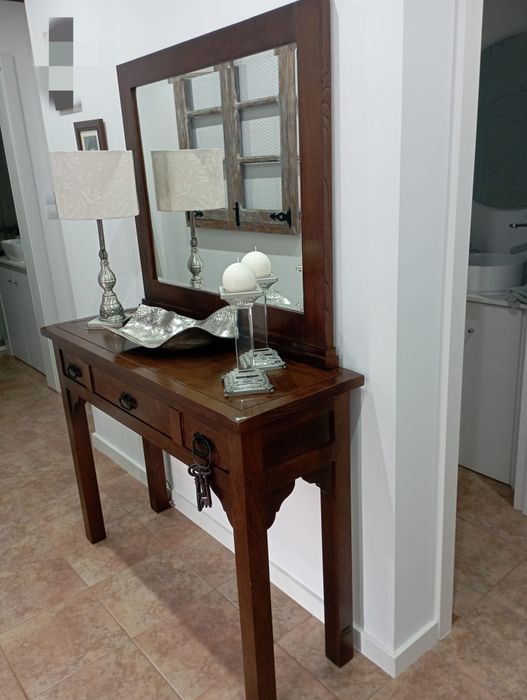 Móvel de entrada com espelho
