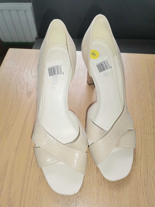 Czółenka beżowe Geox