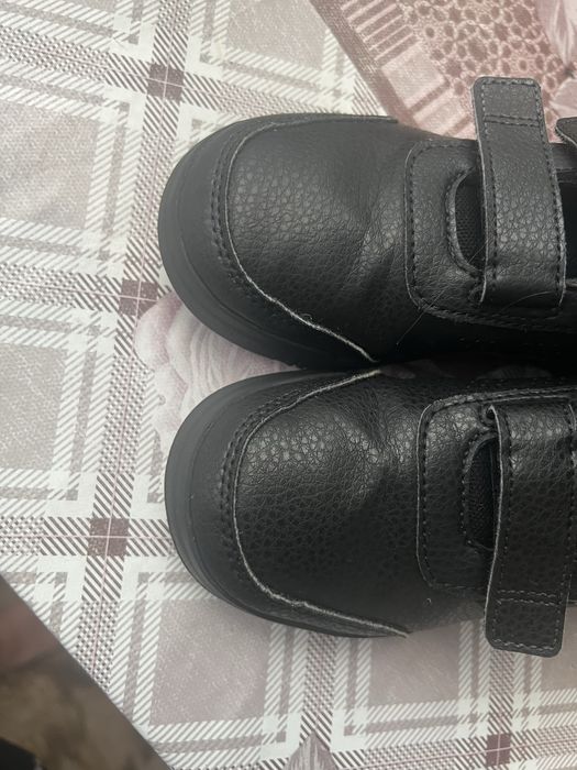 Кросівки adidas 32