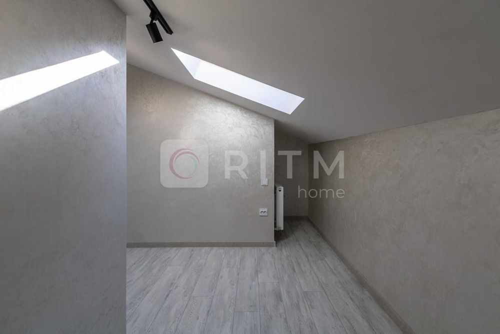 Продається простора 4к квартира з ремонтом