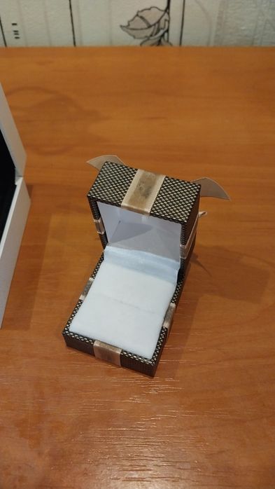 Продам  подарочный набор коробок и гофра  пакет сумочка.  PANDORA. Производство  Индонезия.Под браслет и кольца.