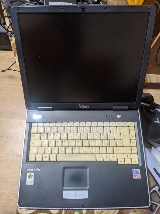 Ноутбук Fujitsu Siemens amilo pro v8010