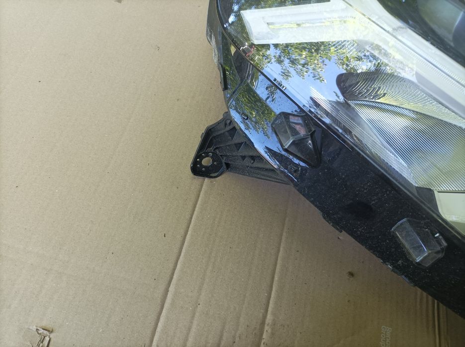 Lampa prawy przód dacia Sandero 3 iii biały środek