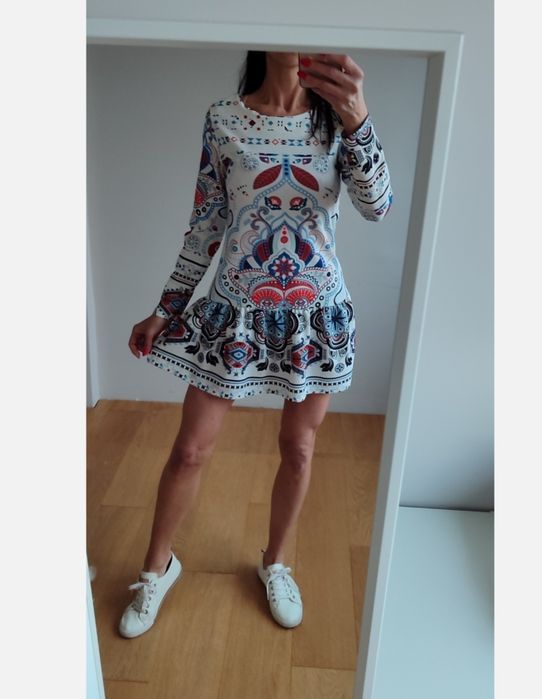 Sukienka etniczne wzory print kolorowy biała falbanki 36/S