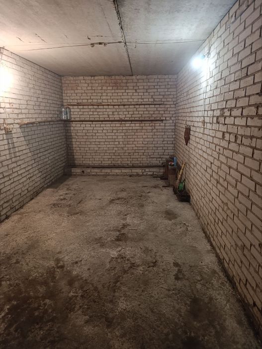 Гараж- бокс кінцева Героїв Крут "Автолюбитель"