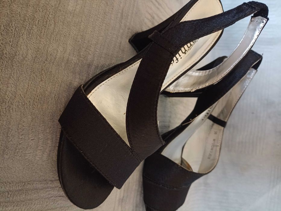 Buty eleganckie na obcasie r. 35