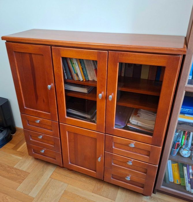 Stylowa komoda z litego drewna