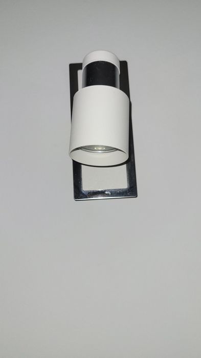 Vendo 2 Focos de parede - branco e prateado