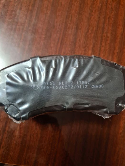 Продам гальмівні колодки на Nissan x-trail (передні)